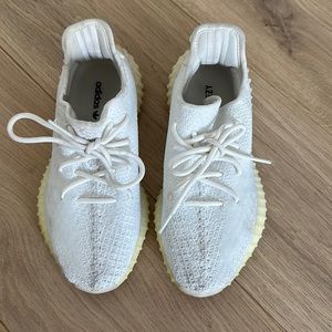Yeezy Boost 350 V2 'Cream White / Triple White' – Size US 7 M (EU 40 W)